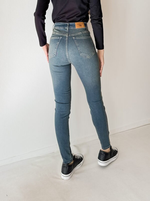 JANE - Image 2